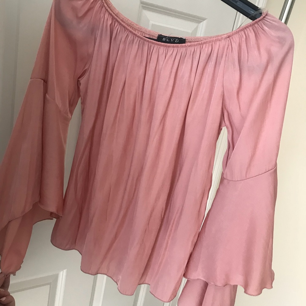Boutique || Mauve Off the Shoulder Bell Sleeve Top